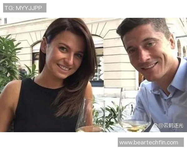 走进足球明星的生活揭秘他们妻子的真实故事与感人瞬间