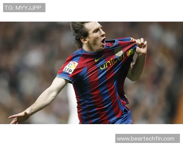 足球明星意外曝光私密照片引发热议网友热衷讨论明星隐私界限