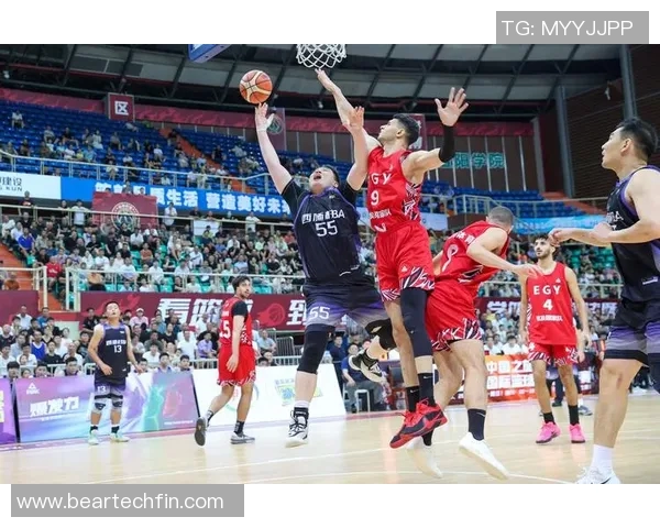 中国男篮挑战灰熊队全力以赴争夺胜利展现篮球魅力与团队精神